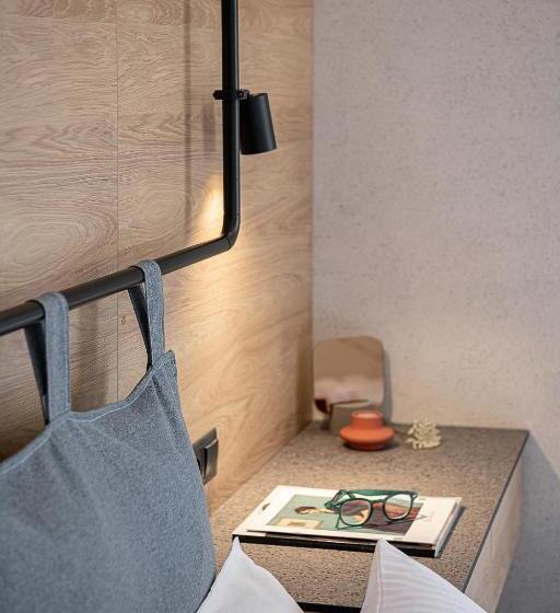 חדק דלוקס עם ג'קוזי, Amphitrite