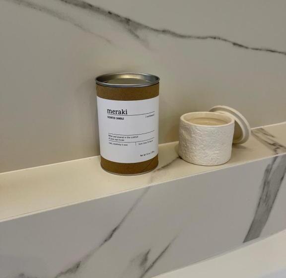 חדק דלוקס עם ג'קוזי, Amphitrite