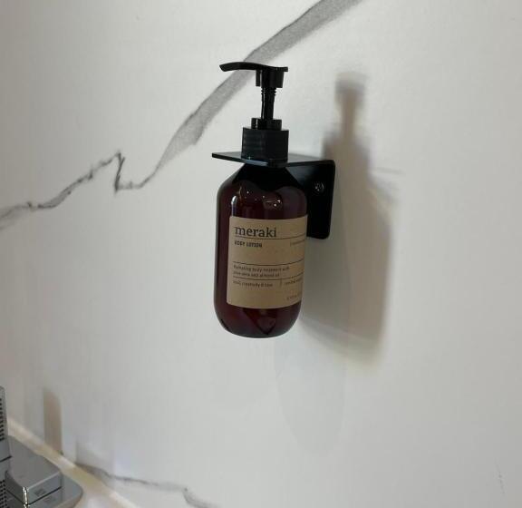 חדק דלוקס עם ג'קוזי, Amphitrite