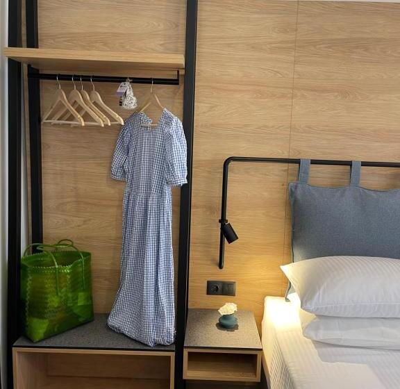 חדק דלוקס עם ג'קוזי, Amphitrite