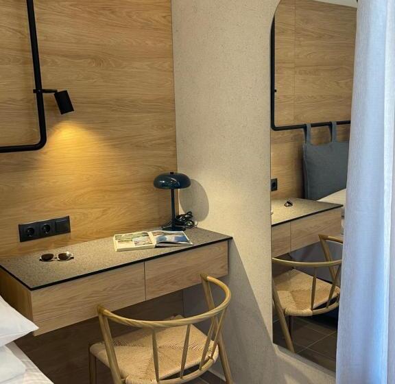 חדק דלוקס עם ג'קוזי, Amphitrite