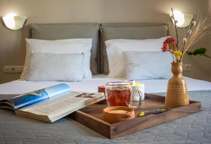 חדר סופריור לשלושה, Amphitrite