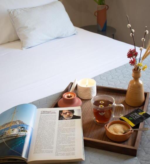 חדר סופריור לשלושה, Amphitrite