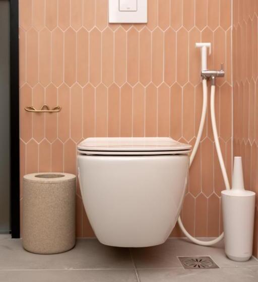 חדר סופריור לשלושה, Amphitrite