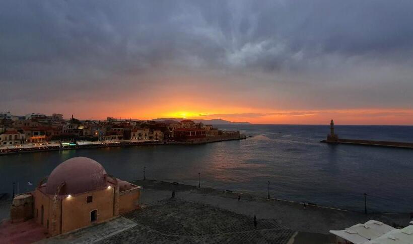 מיטה בחדר משותף, Amphitrite