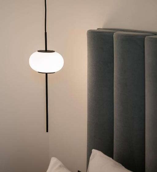 מיטה בחדר משותף, Amphitrite