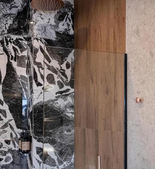 חדר דלוקס, Amphitrite