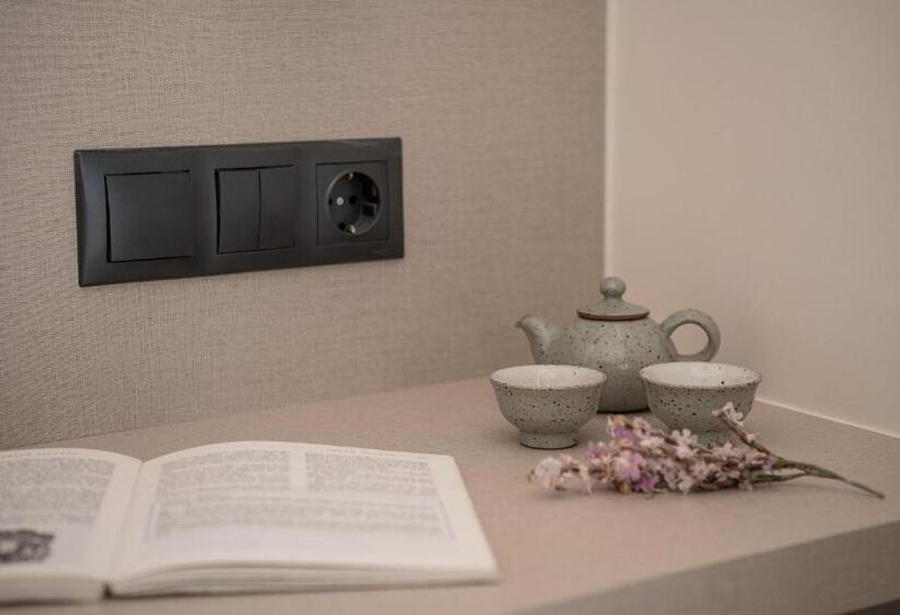 חדר בסיסי, Amphitrite