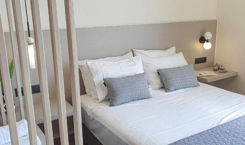 חדר בסיסי, Amphitrite