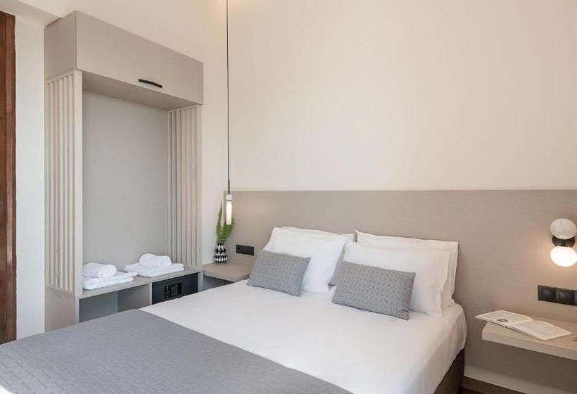 חדר בסיסי, Amphitrite