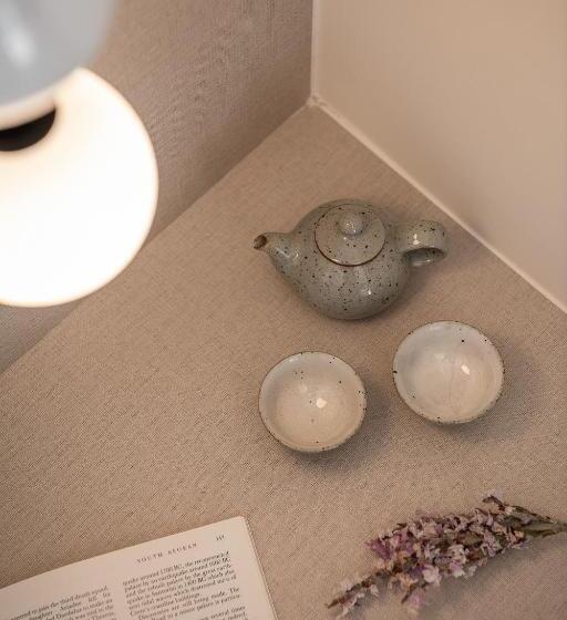 חדר בסיסי, Amphitrite