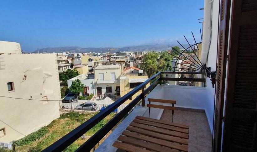 חדק דלוקס עם ג'קוזי, Amphitrite