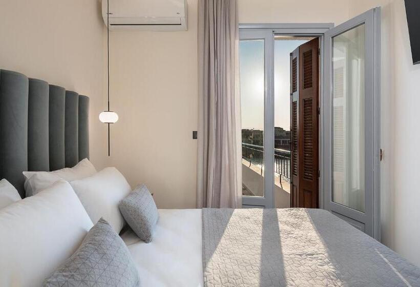 מיטה בחדר משותף, Amphitrite