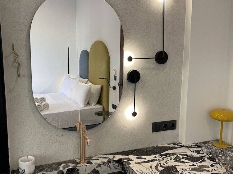 חדק דלוקס עם ג'קוזי, Amphitrite