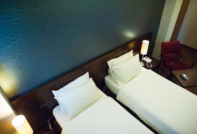 اتاق سوپریور با تخت بزرگ, Baan Silom Soi 3