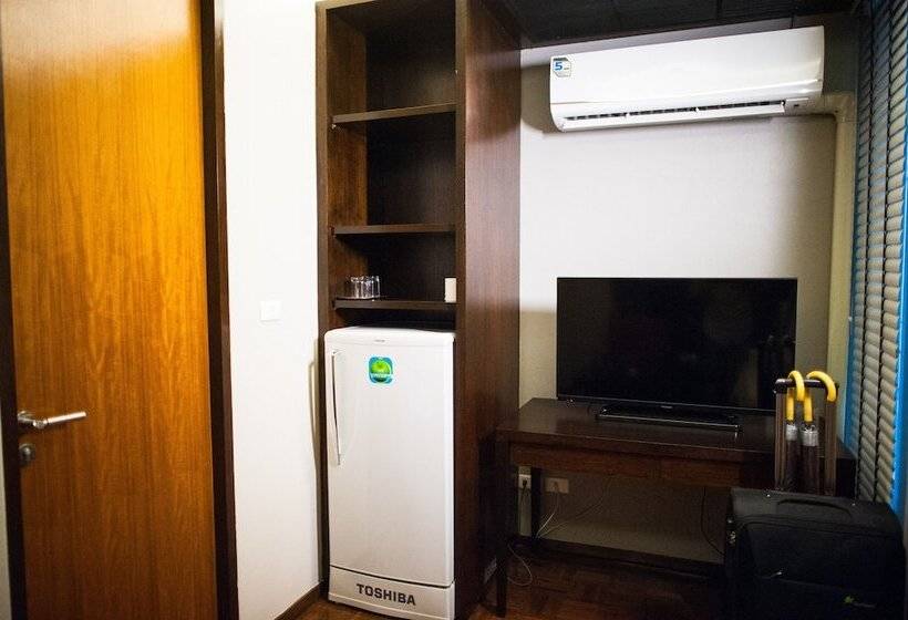 اتاق سوپریور با تخت بزرگ, Baan Silom Soi 3