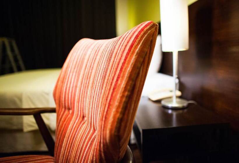 اتاق لوکس با تخت بزرگ, Baan Silom Soi 3