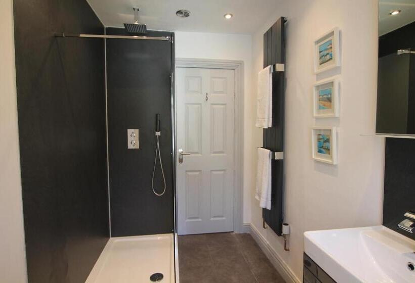 Superior Room King Size Bed, Uplands Inn Cartmel