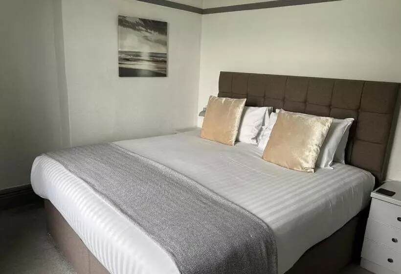 Superior Room King Size Bed, Uplands Inn Cartmel