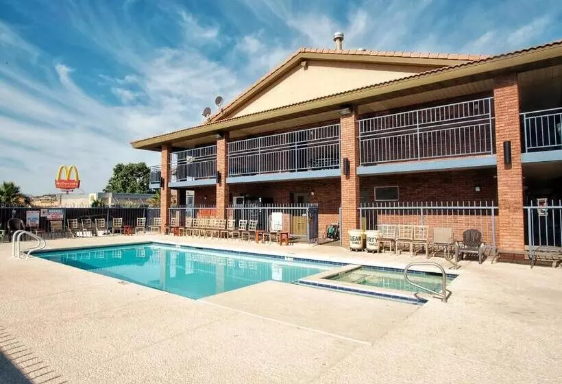 キングサイドベッドのスタンダードワンルーム, Claridge Inn  St. George
