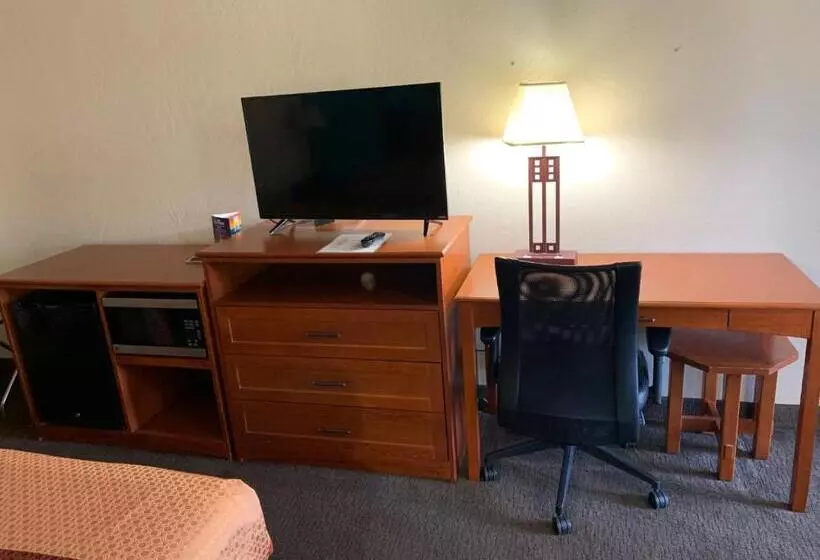 キングサイズベッドのスタンダードルーム, Claridge Inn  St. George