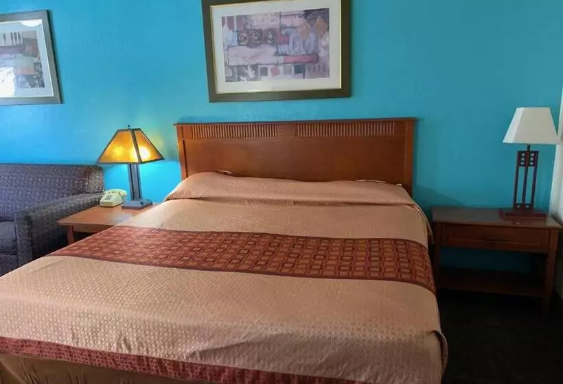 キングサイズベッドのスタンダードルーム, Claridge Inn  St. George