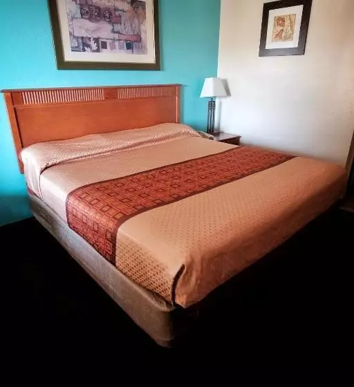 キングサイズベッドのスタンダードルーム, Claridge Inn  St. George