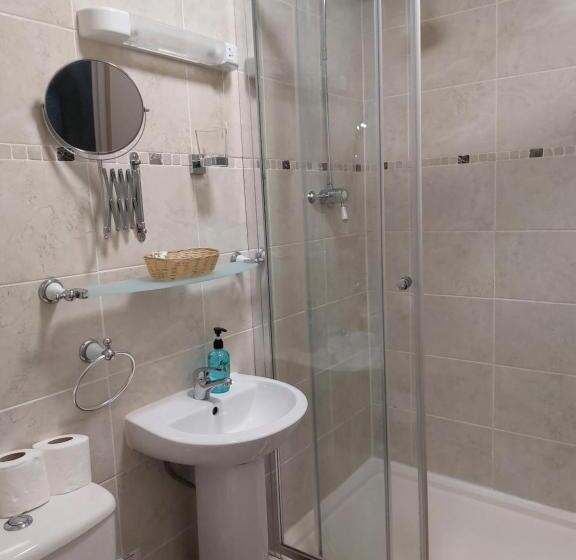 חדר סטנדרט לארבעה, The Norwood