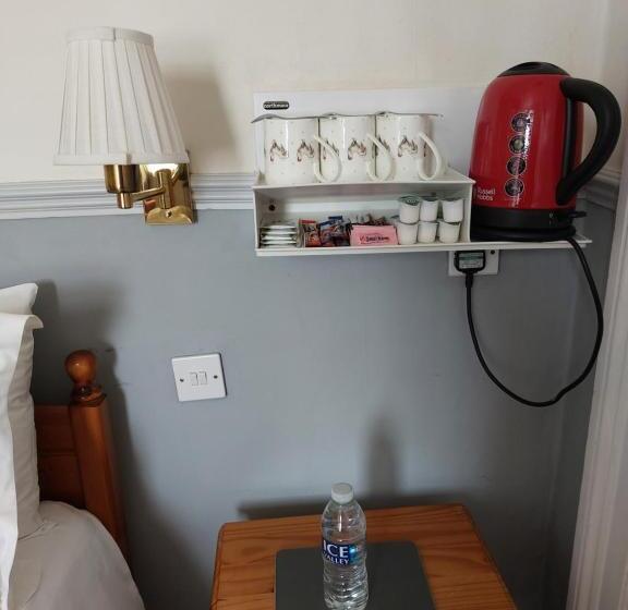 חדר סטנדרט לשלושה, The Norwood