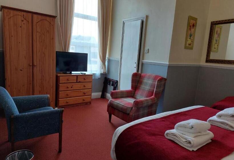 חדר סטנדרט לשלושה, The Norwood