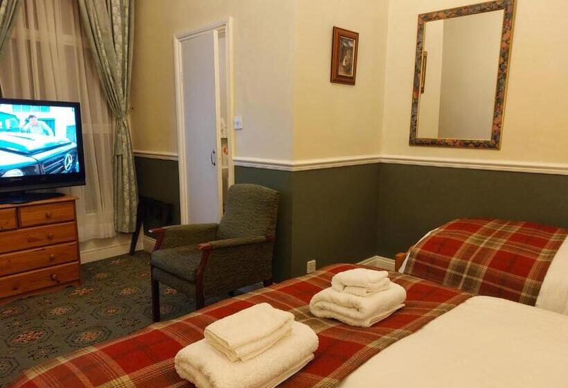 חדר דלוקס לשלושה, The Norwood