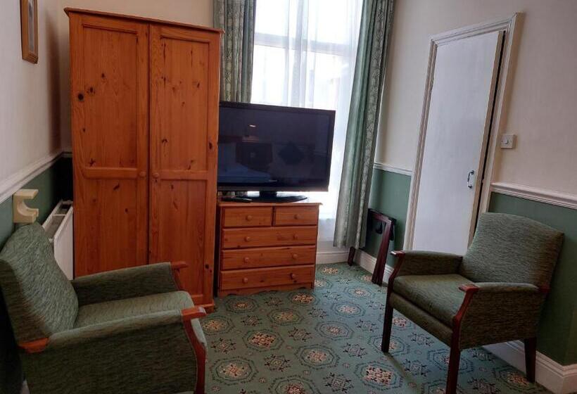 חדר דלוקס לשלושה, The Norwood