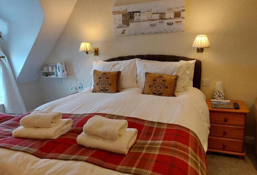 חדר סטנדרט לשלושה, The Norwood