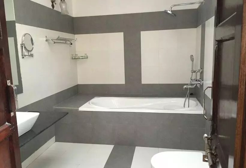 Standard Neljän Hengen Huone, Ratan Villas