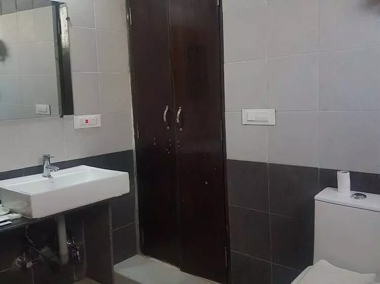 Perhehuone Yhdistettävä, Ratan Villas