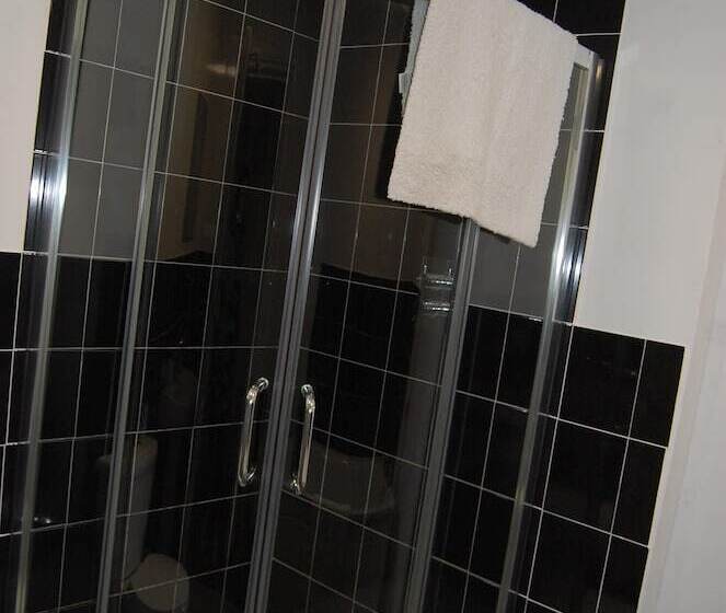 스탠다드 룸 공동 욕실, The George B&b