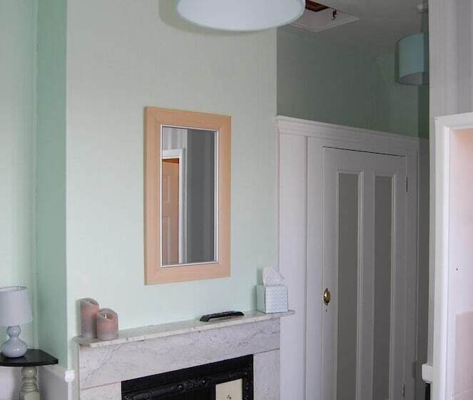 חדר אקונומי, The George B&b