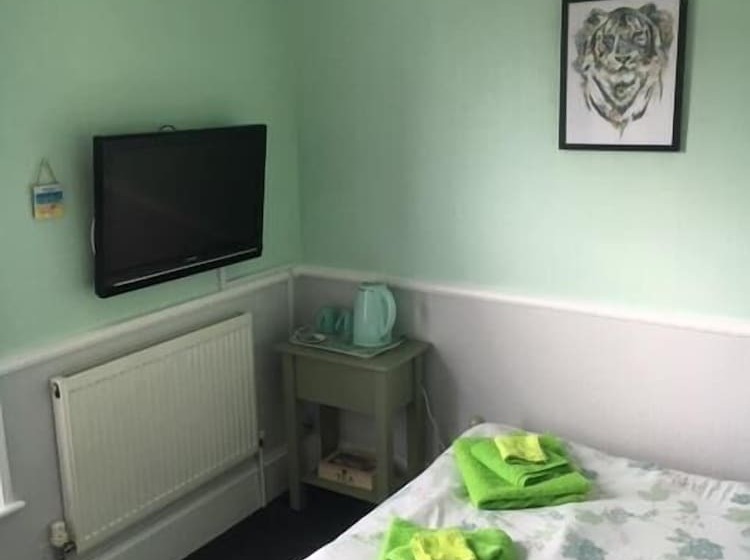 이코노미 룸, The George B&b