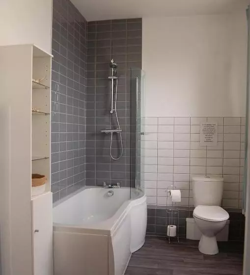 スタンダード4人部屋, The George B&b
