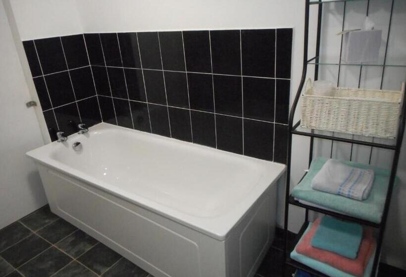 스탠다드 룸 공동 욕실, The George B&b