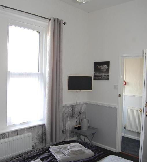 스탠다드 룸 공동 욕실, The George B&b