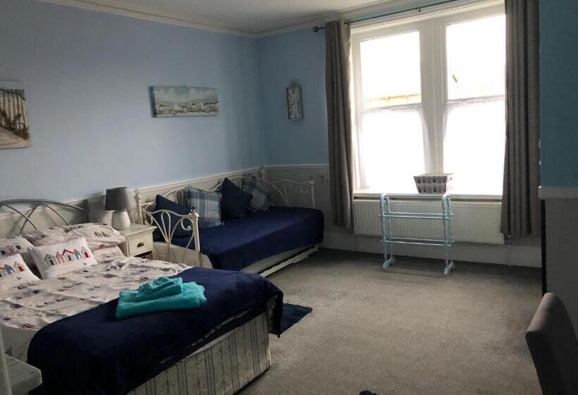 חדר סטנדרט לארבעה, The George B&b