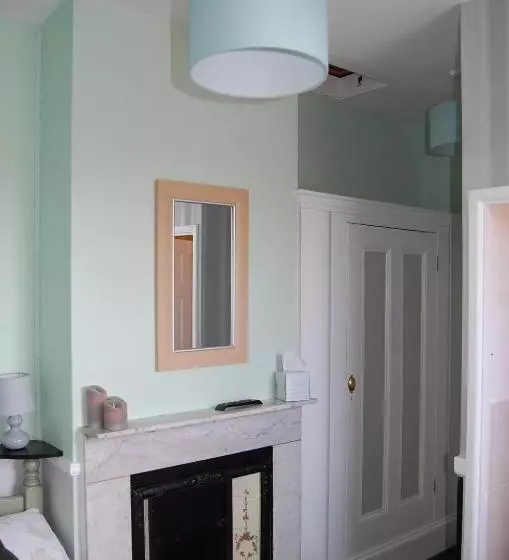 エコノミールーム, The George B&b