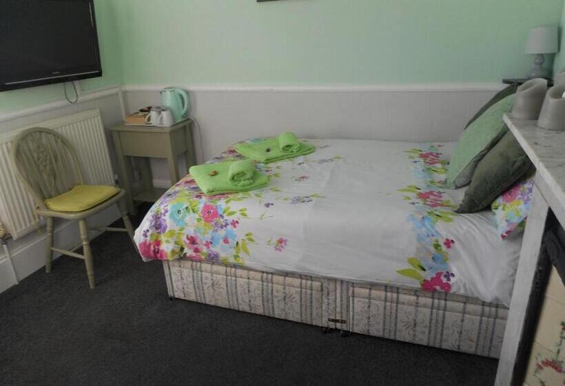 이코노미 룸, The George B&b