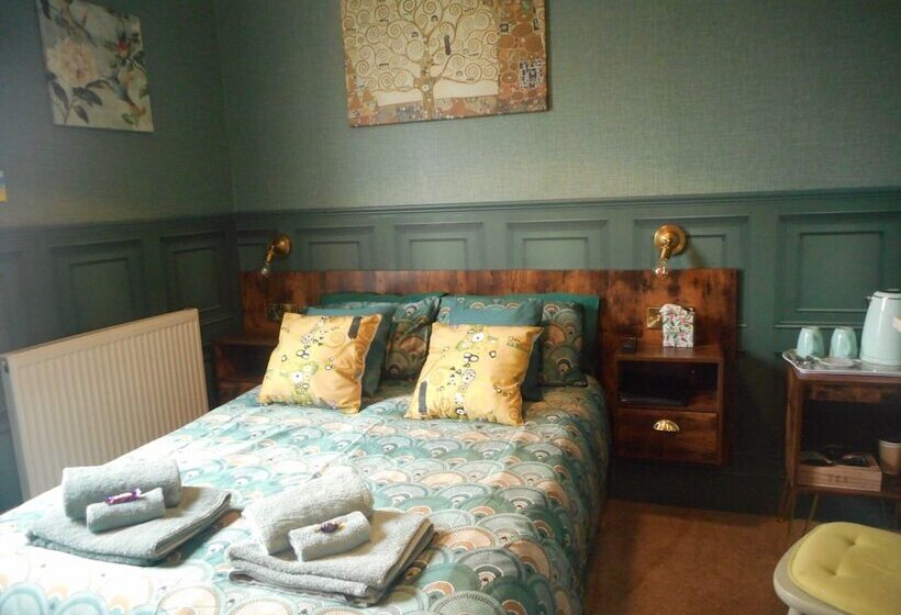 이코노미 룸, The George B&b