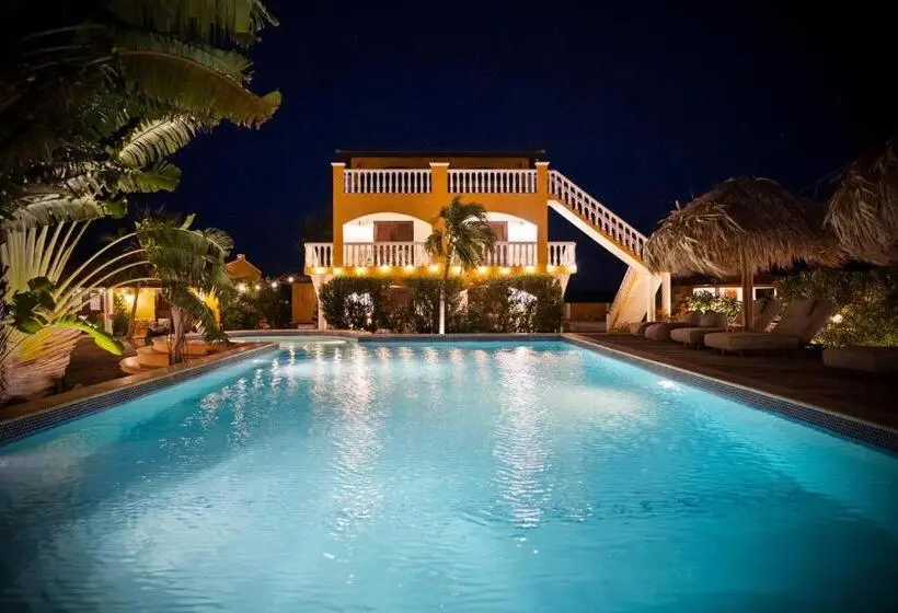 اتاق لوکس با بالکن, Boutique Hotel and Restaurant Wanapa -  Adult Friendly 14 Years+