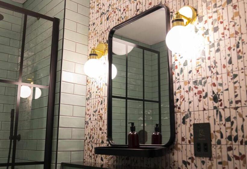 חדר דלוקס, The Palm