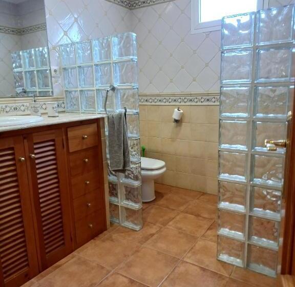 Quarto Estandar Banheiro Compartilhado, Gibraltar Views Guest House