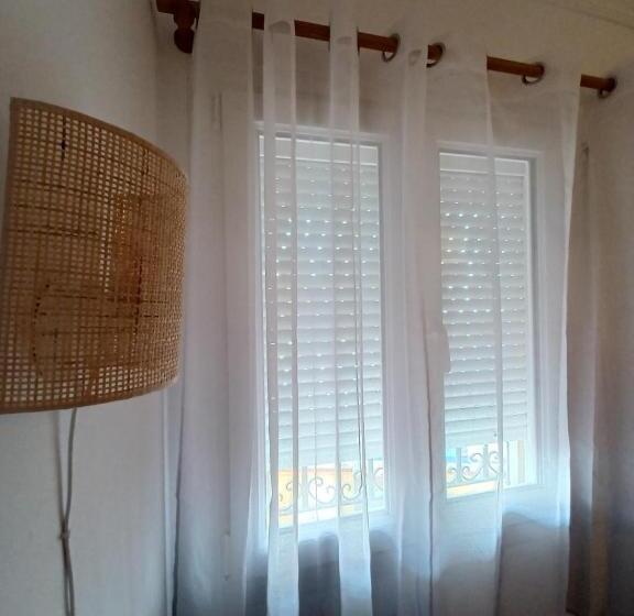 Quarto Estandar Banheiro Compartilhado, Gibraltar Views Guest House