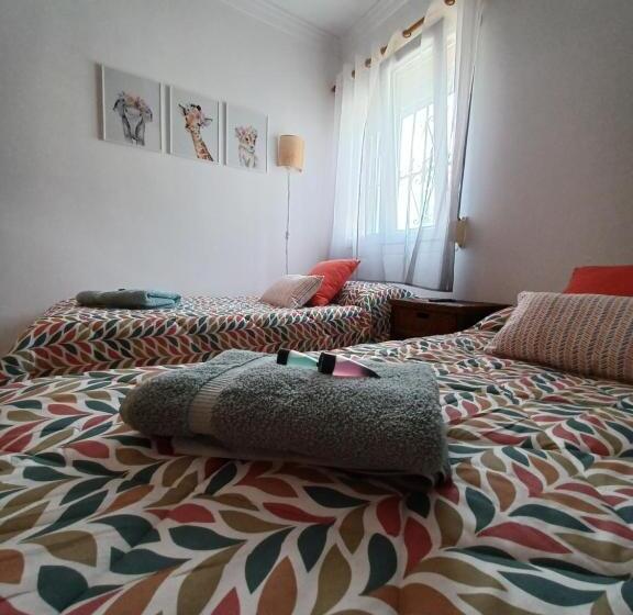 Quarto Estandar Banheiro Compartilhado, Gibraltar Views Guest House